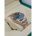 RLX Sky-Dweller 42mm 336935-0001/0005 Rose Gold Blue Dial Oyster - Image 5
